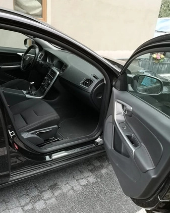 Volvo V60 cena 41800 przebieg: 193500, rok produkcji 2015 z Bytom małe 407